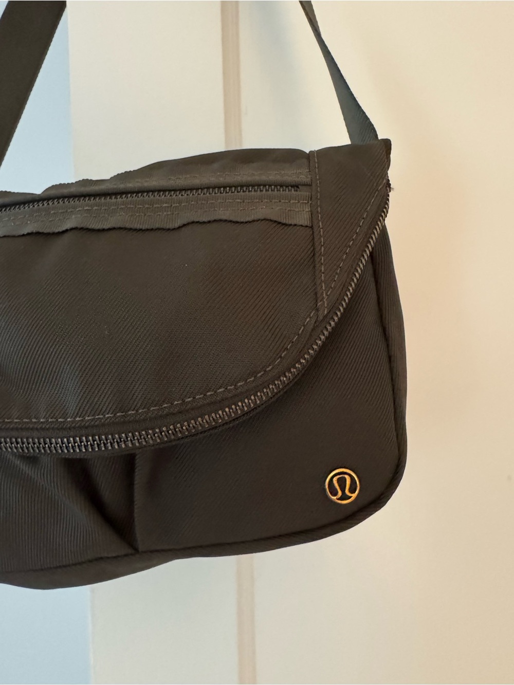 lululemon athletica Olive Crossbody Shoulder Bag